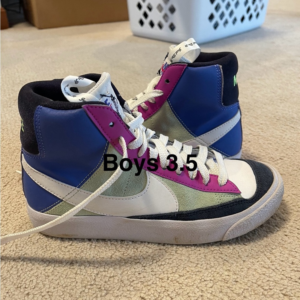 Nike boy’s mid ‘77 vintage blazer